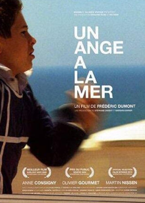 UN ANGE A LA MER